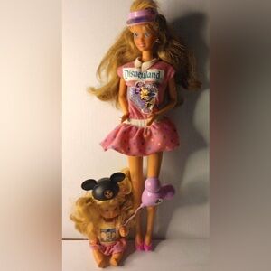 *RARE* Vintage 1989 Mattel Barbie Heart Family Visits Disneyland Mom and Girl